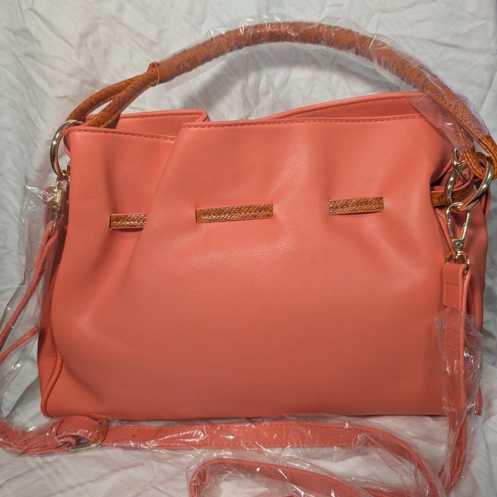 *New with Tags* Coral Badgley Mishka Dumpling Crossbody Bag - Picture 7 of 8
